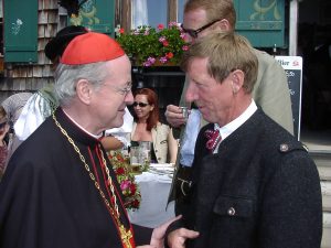 Einweihung der Friedenskirche 5. September 2004, Erzbischof Alois Kothgasser mit Hermann Hinterhlzl