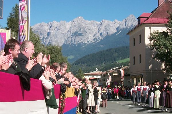 Ehrentribne in der Salzburgerstrae