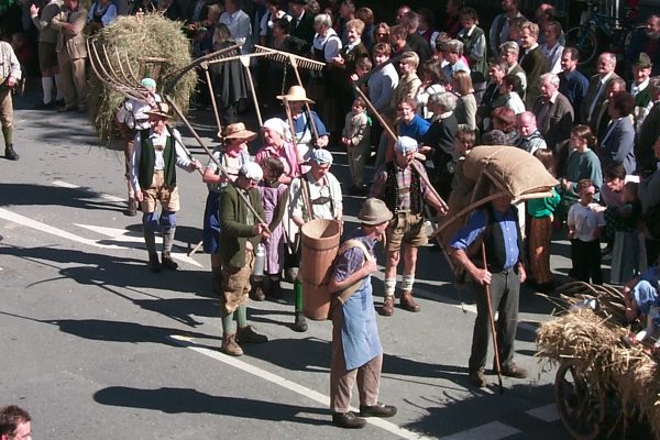 Buerliche Arbeit im Jahreslauf